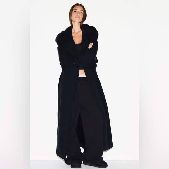 SKIMS NWT Boyfriend Fleece Trench Coat Onyx Size XS Oversized - Picture 2 of 10